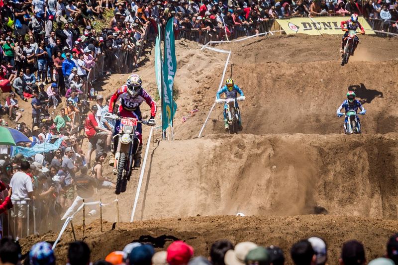 Enduro rider jumping at the FIM International Six Days of Enduro in Chile (photo 2 of 19)