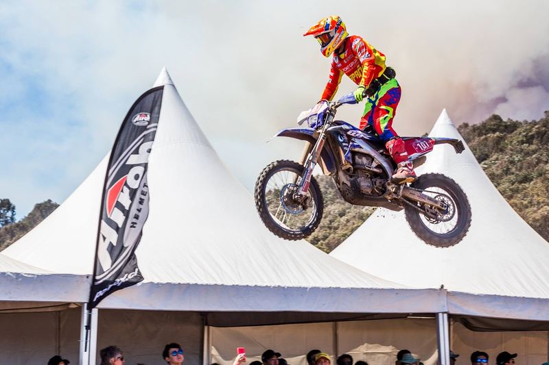 Enduro rider jumping at the FIM International Six Days of Enduro in Chile (photo 8 of 19)