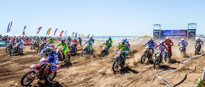 Enduro rider jumping at the FIM International Six Days of Enduro in Chile (photo 13 of 19)