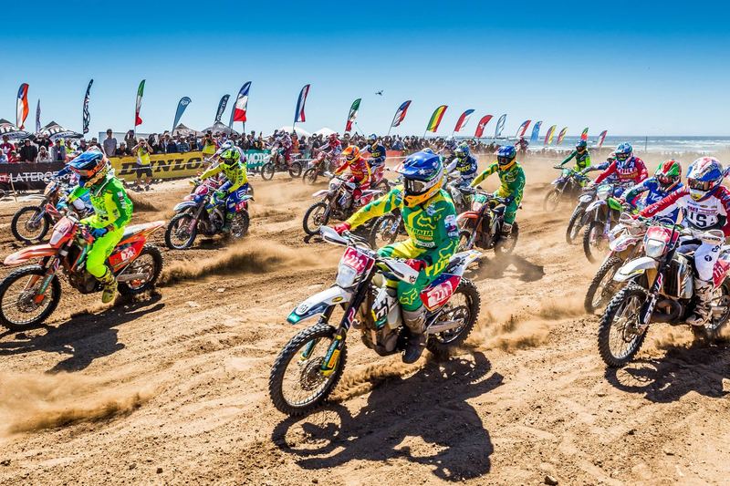Enduro rider jumping at the FIM International Six Days of Enduro in Chile (photo 15 of 19)