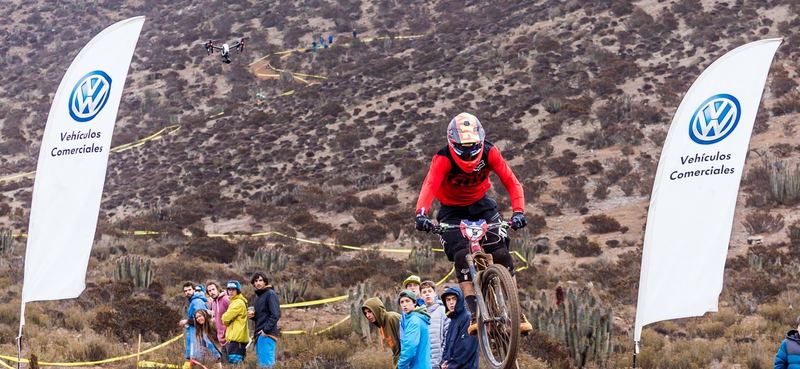 Mountain bike rider jumping a dirt kicker at an enduro race in Chile (photo 5 of 19)