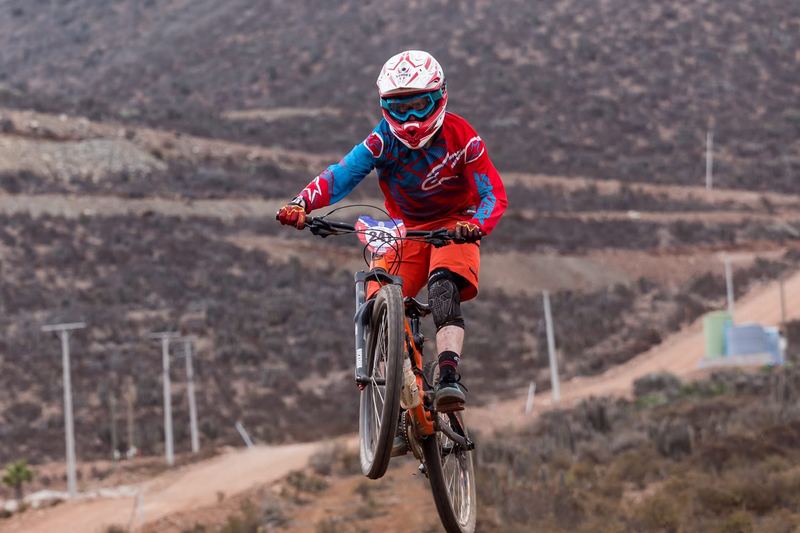 Mountain bike rider jumping a dirt kicker at an enduro race in Chile (photo 17 of 19)