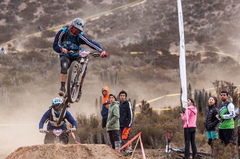 Mountain bike rider jumping a dirt kicker at an enduro race in Chile (photo 19 of 19)