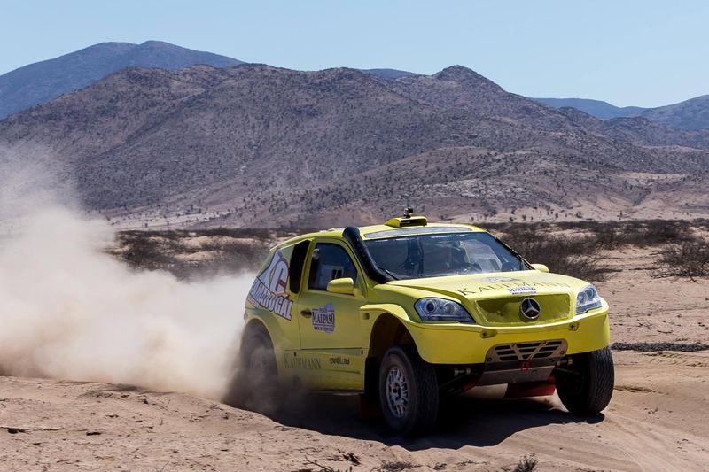 Rally raid buggy jumping over desert dunes in the Atacama, Chile (photo 5 of 36)