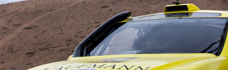 Rally raid buggy jumping over desert dunes in the Atacama, Chile (photo 8 of 36)