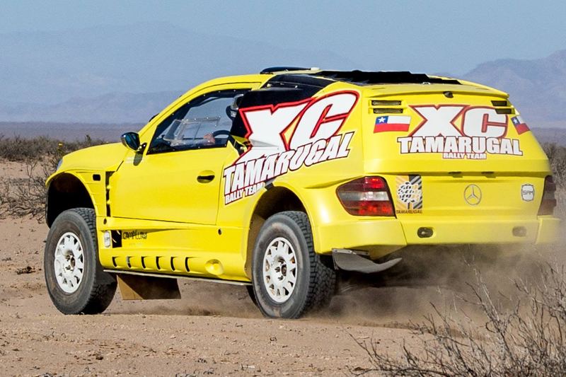 Rally raid buggy jumping over desert dunes in the Atacama, Chile (photo 23 of 36)