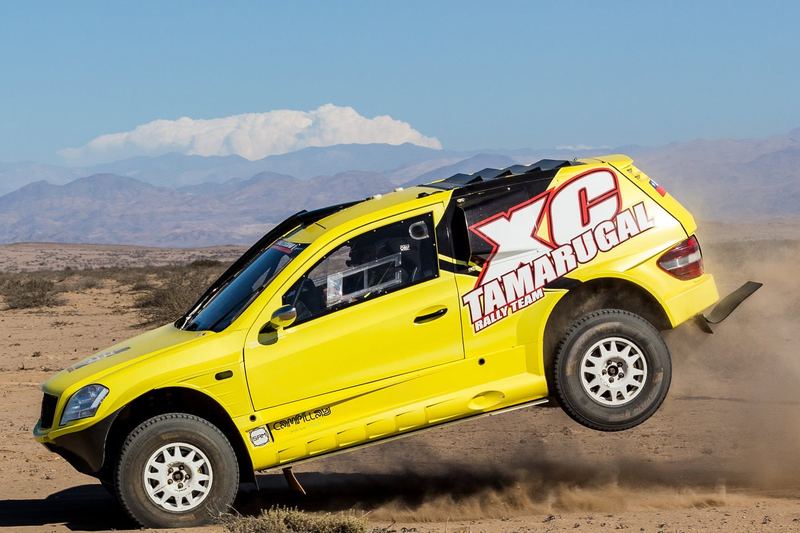 Rally raid buggy jumping over desert dunes in the Atacama, Chile (photo 26 of 36)