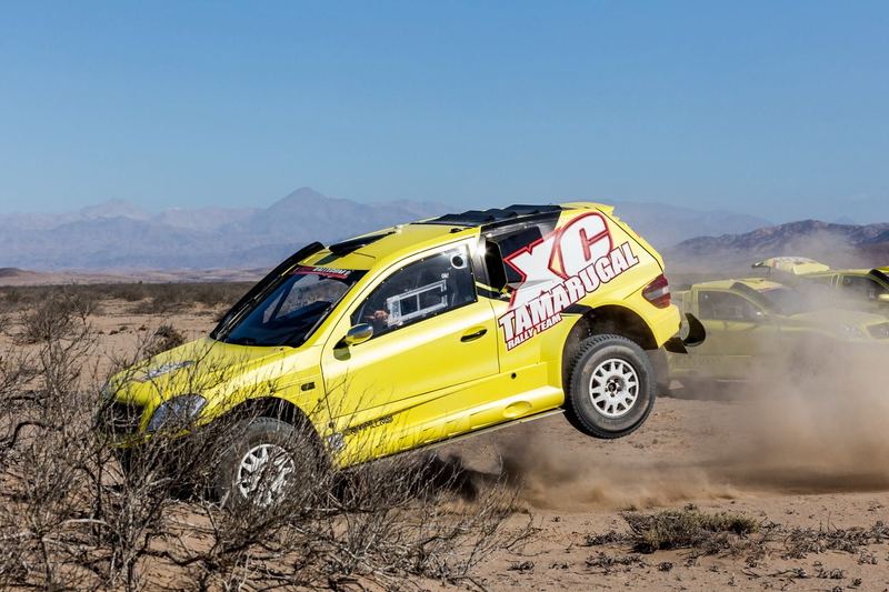 Rally raid buggy jumping over desert dunes in the Atacama, Chile (photo 27 of 36)