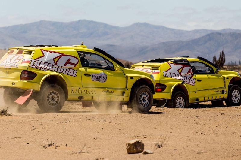 Rally raid buggy jumping over desert dunes in the Atacama, Chile (photo 35 of 36)