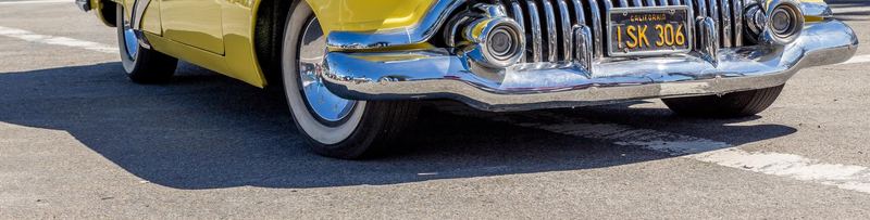 Marching band and classic cars at the Hermosa Beach St. Patrick's Day parade (photo 3 of 31)