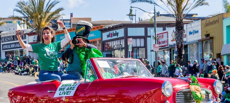 Marching band and classic cars at the Hermosa Beach St. Patrick's Day parade (photo 18 of 31)