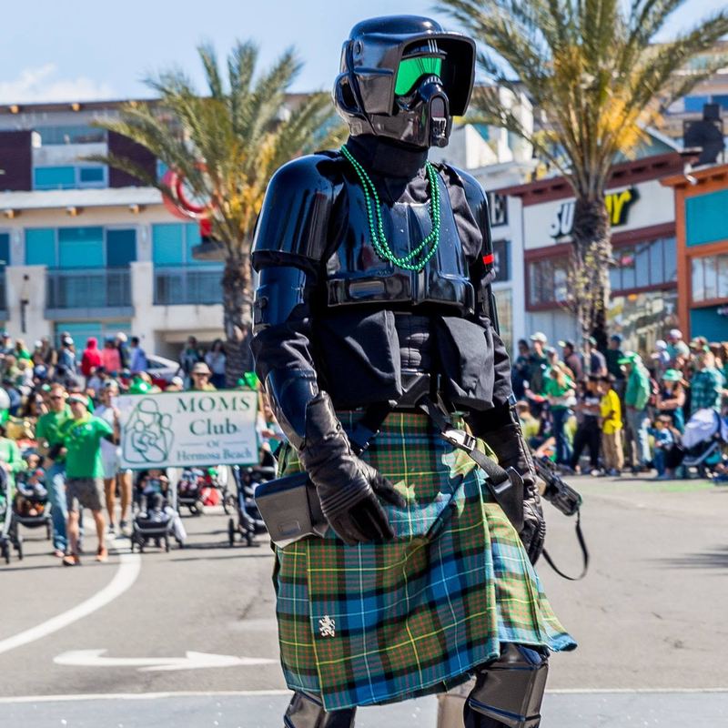 Marching band and classic cars at the Hermosa Beach St. Patrick's Day parade (photo 22 of 31)