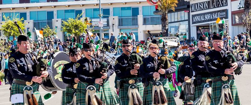 Marching band and classic cars at the Hermosa Beach St. Patrick's Day parade (photo 29 of 31)